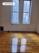208 E 7th St in New York, NY - Building Photo - Building Photo