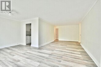 2 Grove St E in Barrie, ON - Building Photo - Building Photo