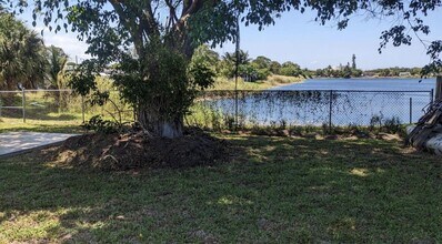 2321 NW 6th St in Pompano Beach, FL - Foto de edificio - Building Photo