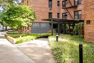 140-50 Burden Cres in Jamaica, NY - Building Photo - Building Photo