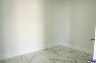 9066 Palisade Plaza in Cliffside Park, NJ - Building Photo - Building Photo