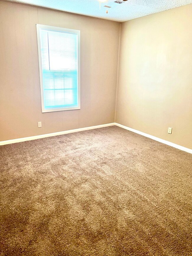 2104 Kathleen St in Jonesboro, AR - Foto de edificio - Building Photo