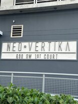 690 SW 1st Ct, Unit 1517 in Miami, FL - Building Photo