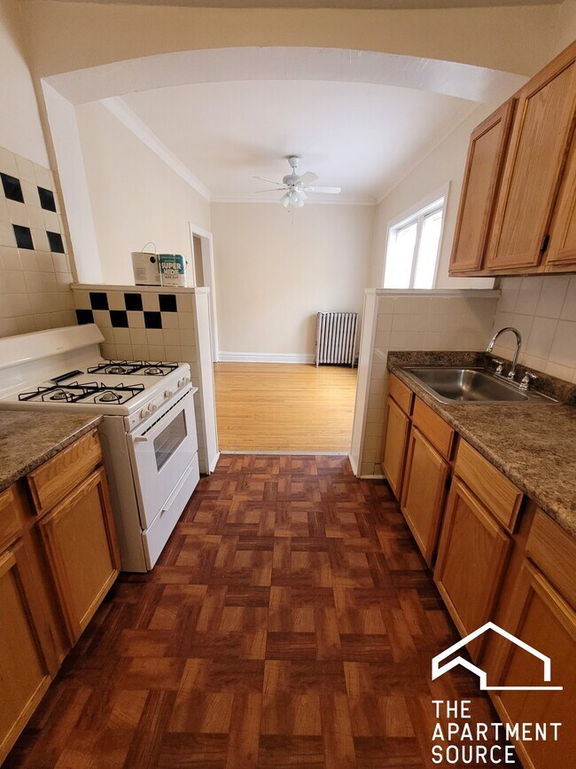 4933 N Whipple St, Unit 1S in Chicago, IL - Building Photo - Building Photo
