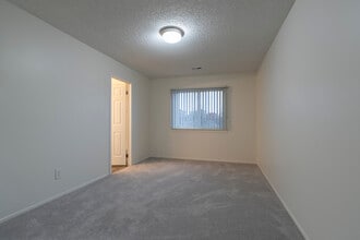 Pine Lake Apartments in Waterford, MI - Building Photo - Interior Photo