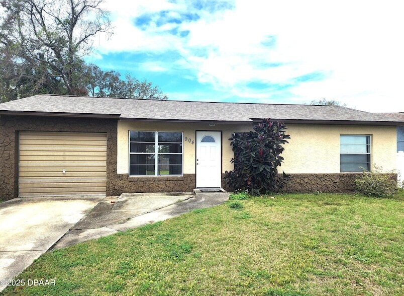 904 Emma St in Daytona Beach, FL - Building Photo
