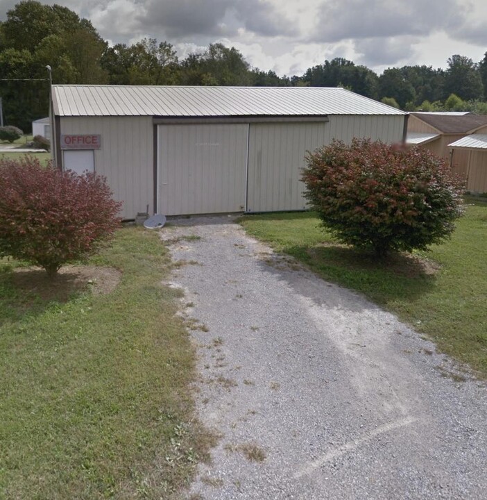 35 County Farm Rd in Manchester, TN - Building Photo