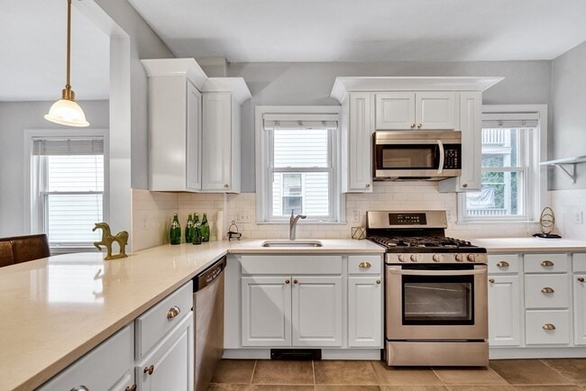 558 Washington St, Unit 2 in Boston, MA - Building Photo - Building Photo