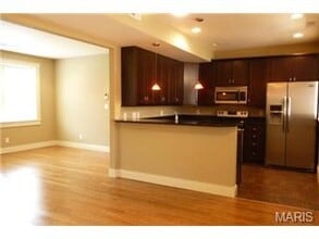 4101 Magnolia Ave, Unit 4101 202 in St. Louis, MO - Foto de edificio - Building Photo