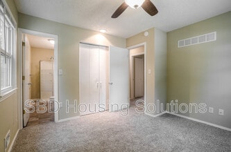 107 SE Brentwood Dr in Lee's Summit, MO - Building Photo - Building Photo