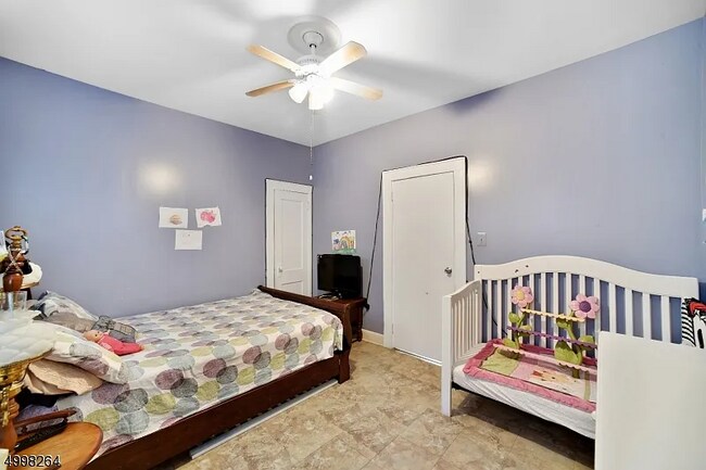 525 Gregory Ave in Passaic, NJ - Building Photo - Building Photo