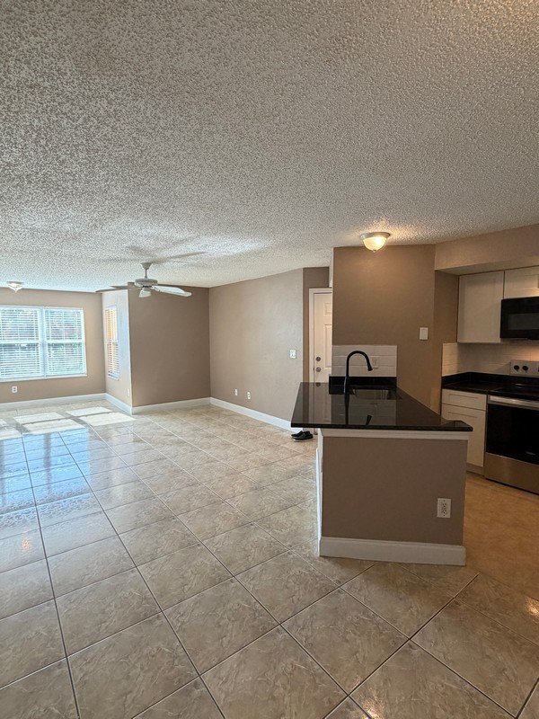 4658 Commander Dr, Unit 823 in Orlando, FL - Building Photo - Building Photo