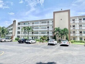 4036 Cornwall B in Boca Raton, FL - Building Photo