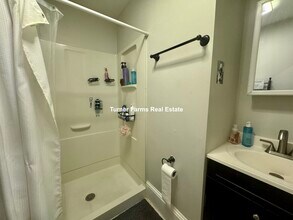 717 Parker St, Unit 1 in Boston, MA - Foto de edificio - Building Photo