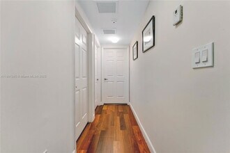 927 Euclid Ave in Miami Beach, FL - Building Photo - Building Photo