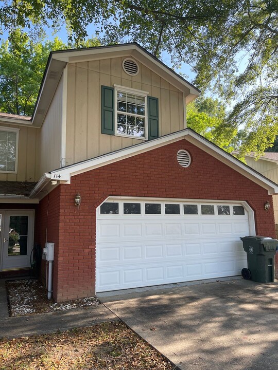 114 Candle Brook Dr in Dothan, AL - Foto de edificio