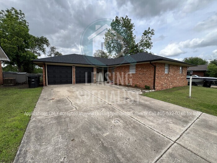 109 Olympic Dr in Moore, OK - Building Photo