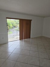 8475 SW 94th St in Miami, FL - Foto de edificio - Building Photo