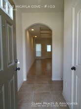 7102 Micayla Cove-Unit -#103 in San Antonio, TX - Building Photo - Building Photo