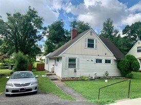 5918 Vandegrift Ave in Rockville, MD - Building Photo