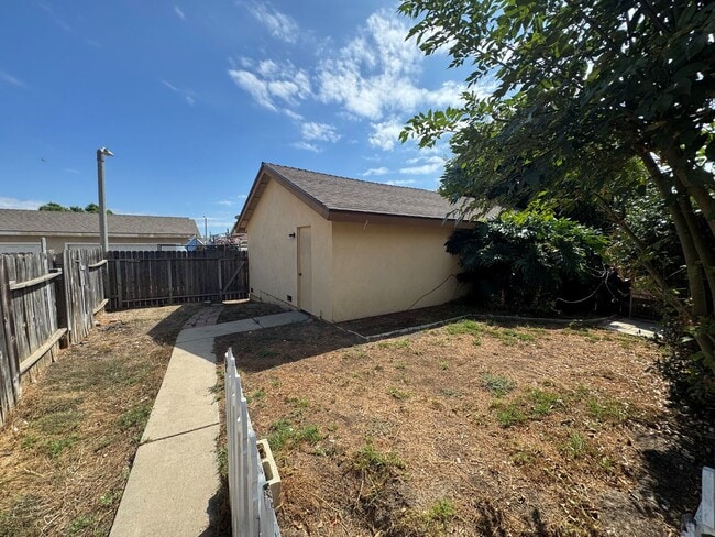 8820-8822 N Bank Dr in Ventura, CA - Building Photo - Building Photo