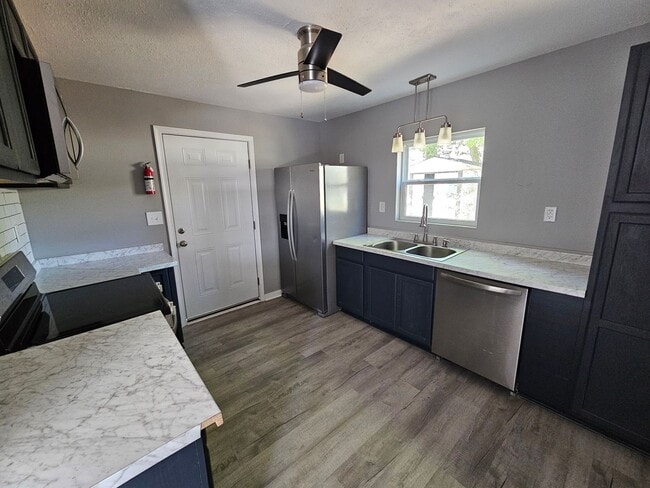 25274 Jefferson Davis Hwy in Ruther Glen, VA - Building Photo - Building Photo