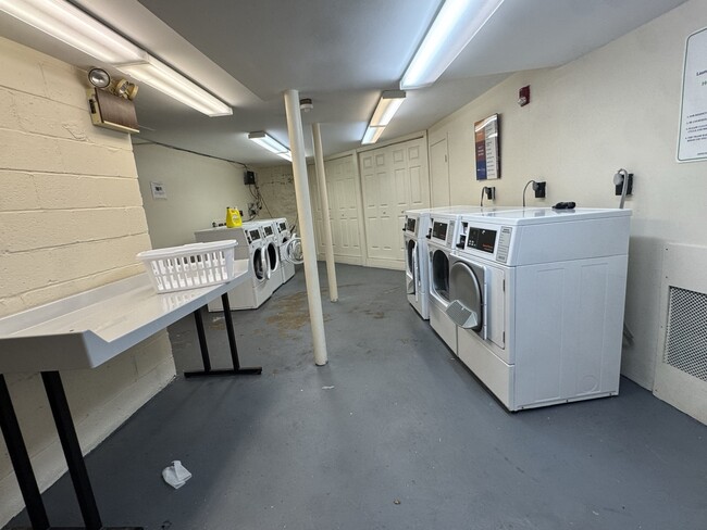 1533 Beacon St, Unit 2A in Brookline, MA - Building Photo - Building Photo