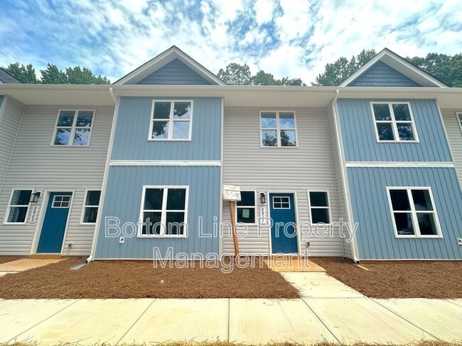 2927 Burgess Dr in Charlotte, NC - Building Photo - Building Photo