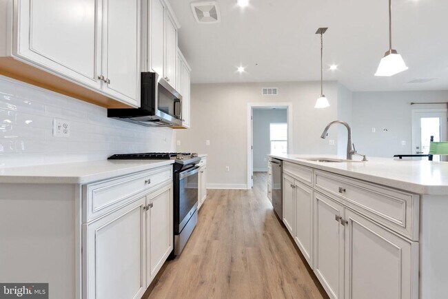 46320 Mount Milstead Ter in Sterling, VA - Foto de edificio - Building Photo