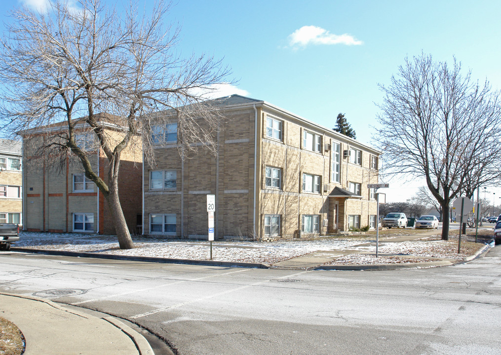 10241 Chestnut Ave in Franklin Park, IL - Building Photo