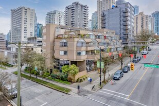 The Colonnade in Vancouver, BC - Building Photo