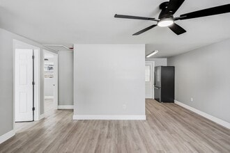 263 148th Ave, Unit 2 in Madeira Beach, FL - Foto de edificio - Building Photo
