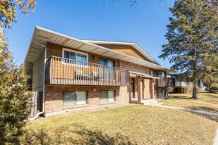 124 10 Av NE in Calgary, AB - Building Photo