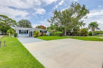 761 95th Ave N in Naples, FL - Building Photo - Building Photo