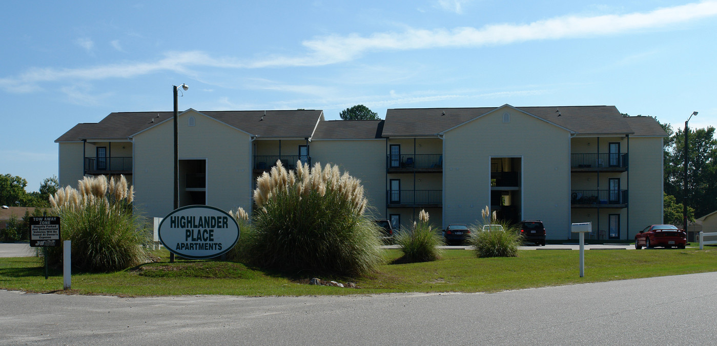 Highlander Place Apartments in Fayetteville, NC - Building Photo