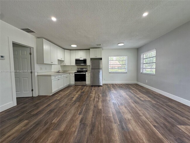 3315 SW 15th Ave in Fort Lauderdale, FL - Building Photo - Building Photo