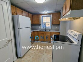 83 Kennedy Memorial Dr in Waterville, ME - Building Photo