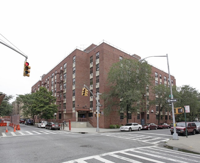 405 Williams Ave in Brooklyn, NY - Building Photo - Building Photo