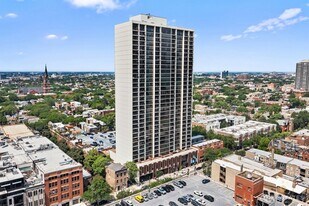 1636 N Wells St, Unit 2014 in Chicago, IL - Building Photo