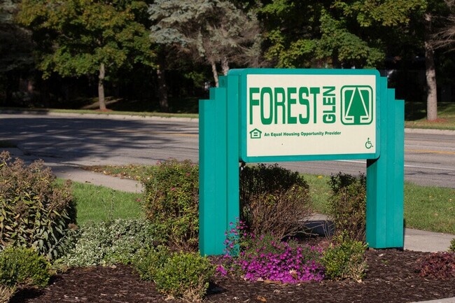 Forest Glen in Midland, MI - Building Photo - Building Photo