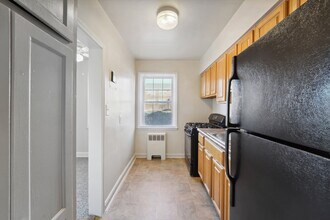 Lochwood Apartments in Baltimore, MD - Foto de edificio - Building Photo