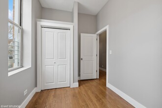 3659 W Shakespeare Ave, Unit 1 in Chicago, IL - Foto de edificio - Building Photo