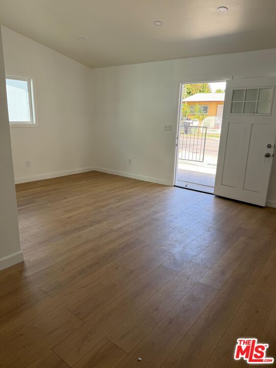 10802 S Doty Ave in Inglewood, CA - Building Photo - Building Photo