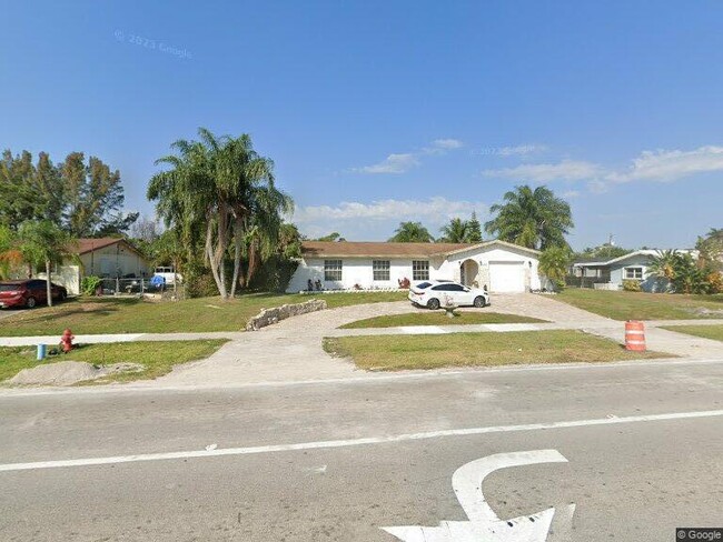 3213 Pinehurst Dr in Greenacres, FL - Building Photo - Building Photo