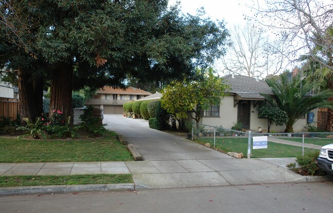 338 Mariposa Ave in Mountain View, CA - Building Photo - Building Photo