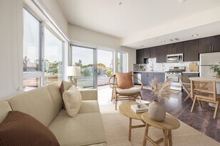 C on Pico in Los Angeles, CA - Building Photo