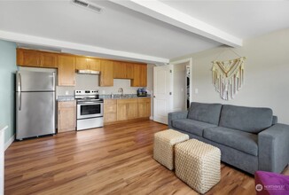 5430 23rd Ave SW in Seattle, WA - Building Photo - Building Photo