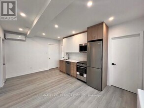 1982 Eglinton Ave W in Toronto, ON - Building Photo - Building Photo