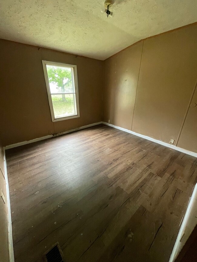 395 Memory Ln in Henderson, TN - Building Photo - Building Photo