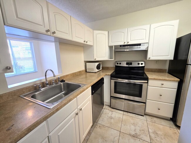 property at 16104 Glenmoor Dr